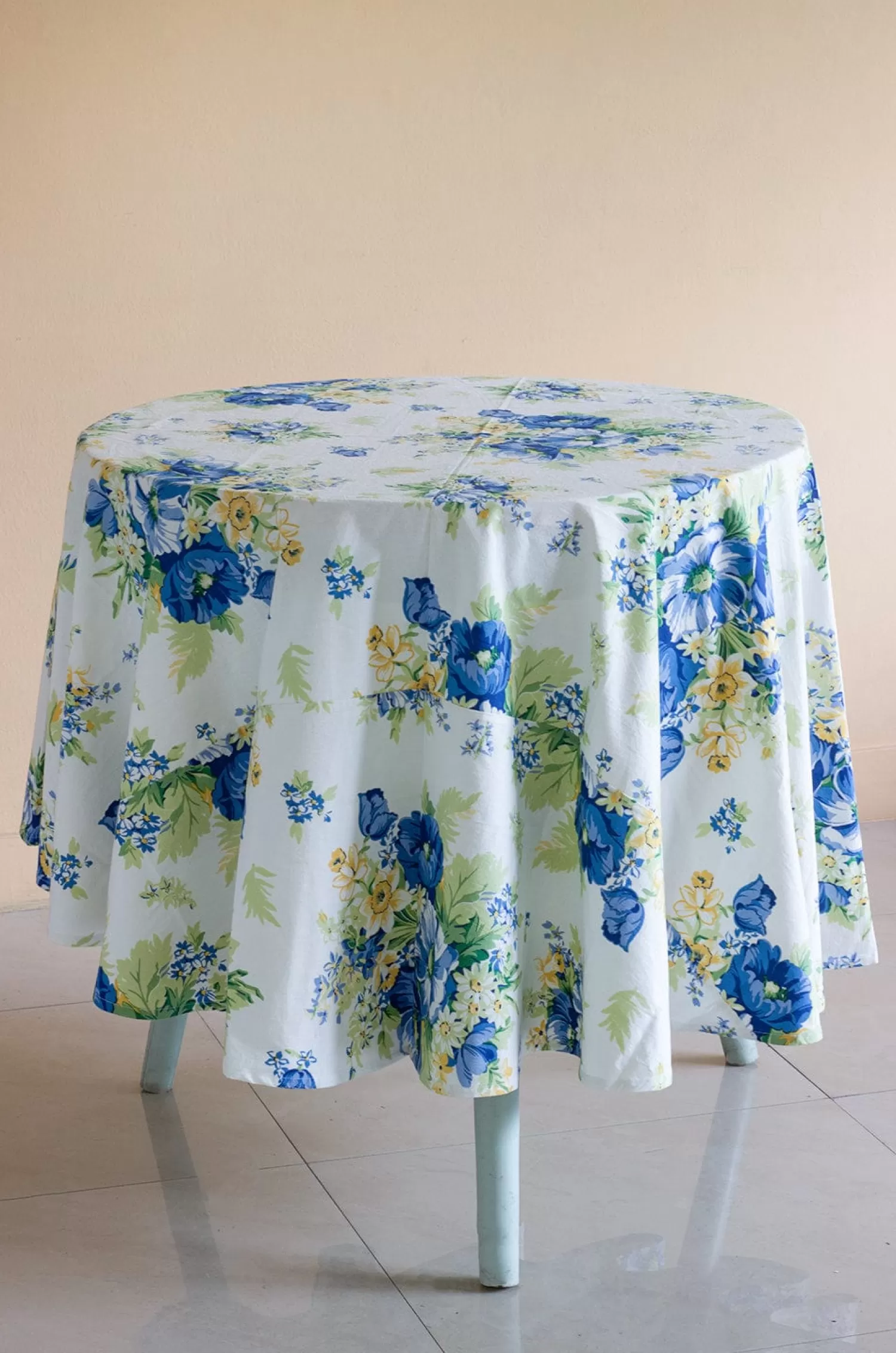 April Cornell Table Linen & Accessories^ Charming Ecru Breakfast Cloth- 6 Seater (70" Rd)