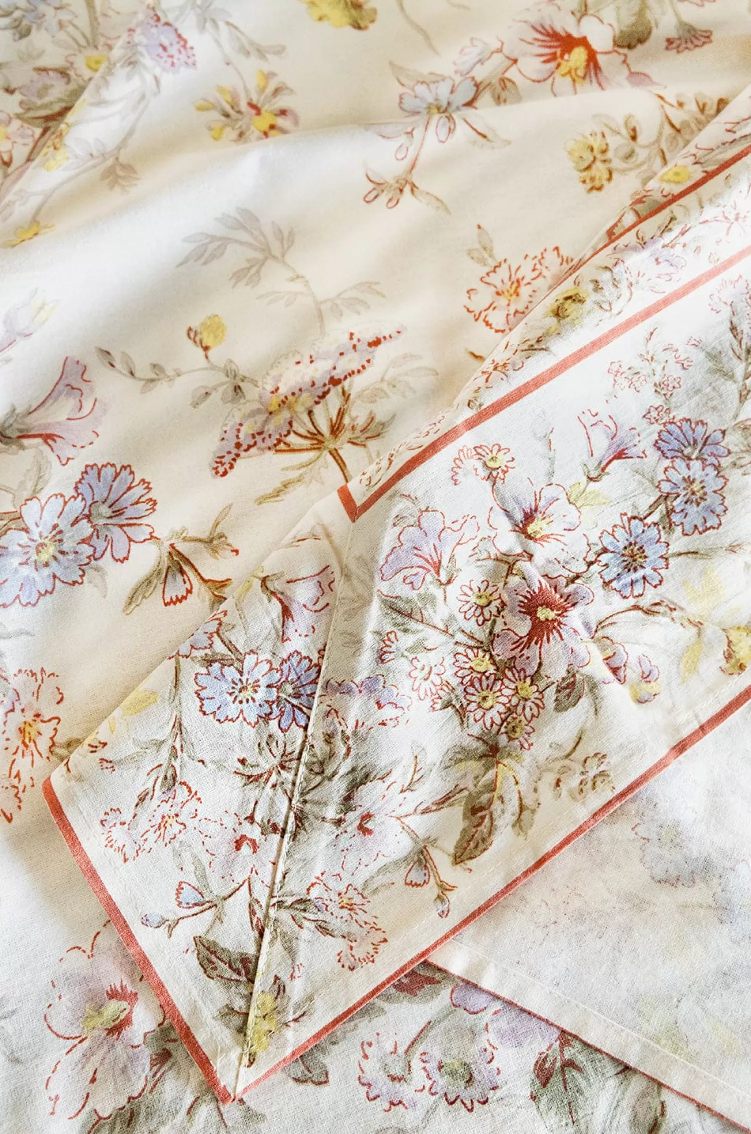 April Cornell Table Linen & Accessories^ Graceful Garden Antique Breakfast Cloth - 4 Seater