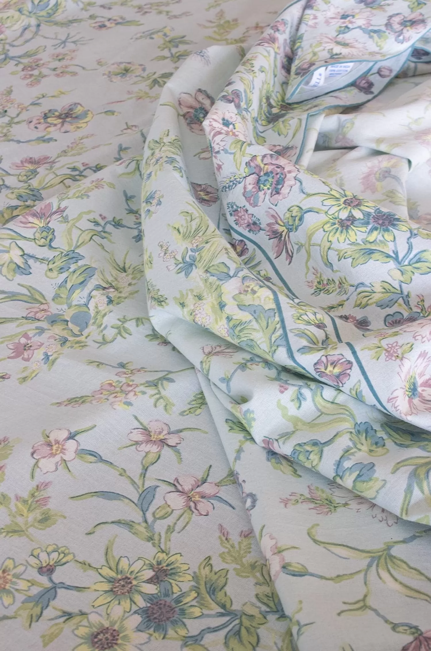 April Cornell Table Linen & Accessories^ Meadow Mist Breakfast Cloth- 4 Seater