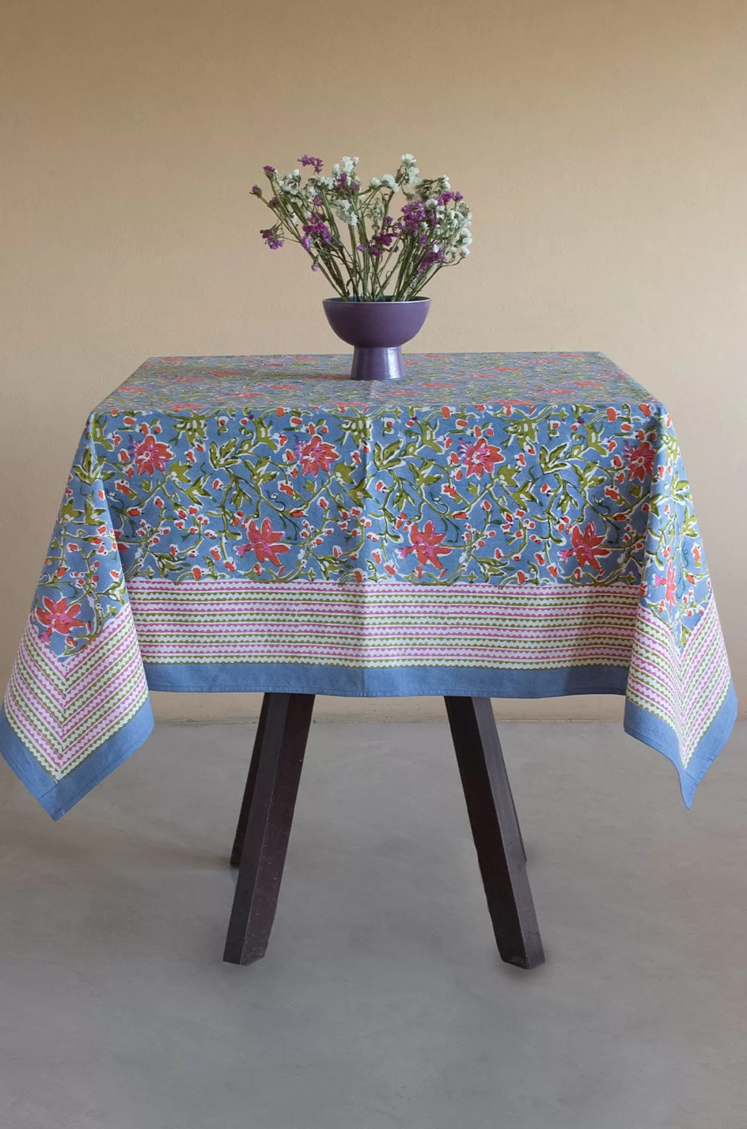 Aashapura Overseas Table Linen & Accessories^Love In Full Bloom Table Cloth - 4 Seater