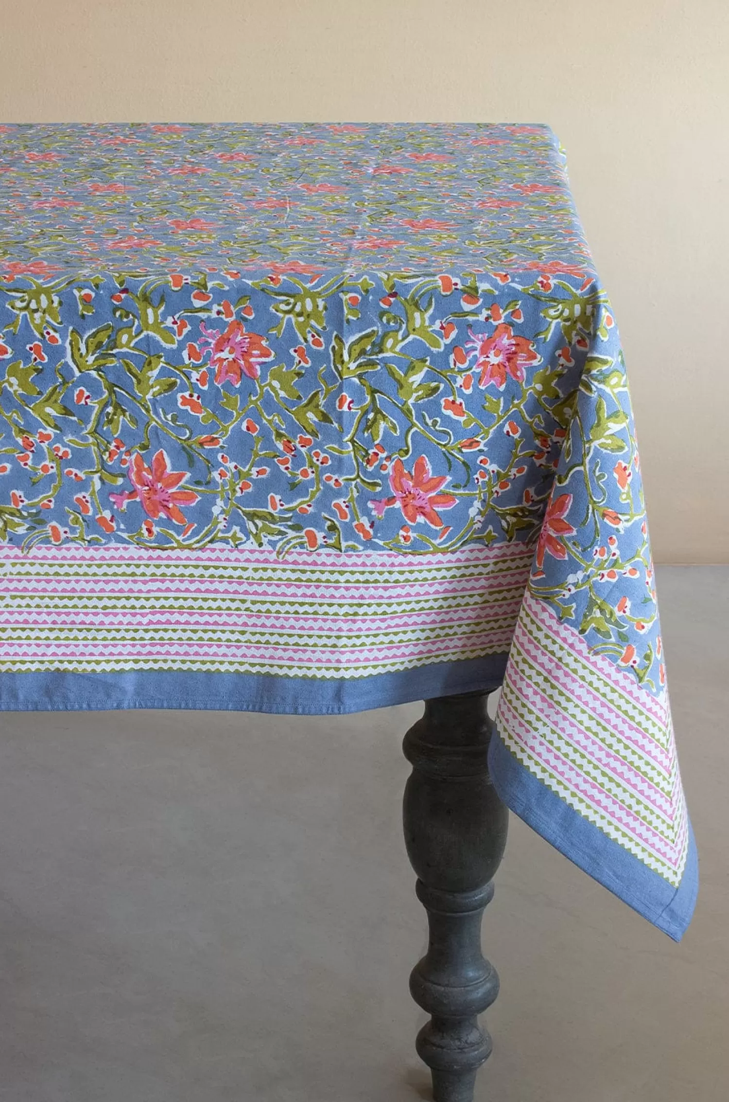 Aashapura Overseas Table Linen & Accessories^Love In Full Bloom Table Cloth - 6 Seater