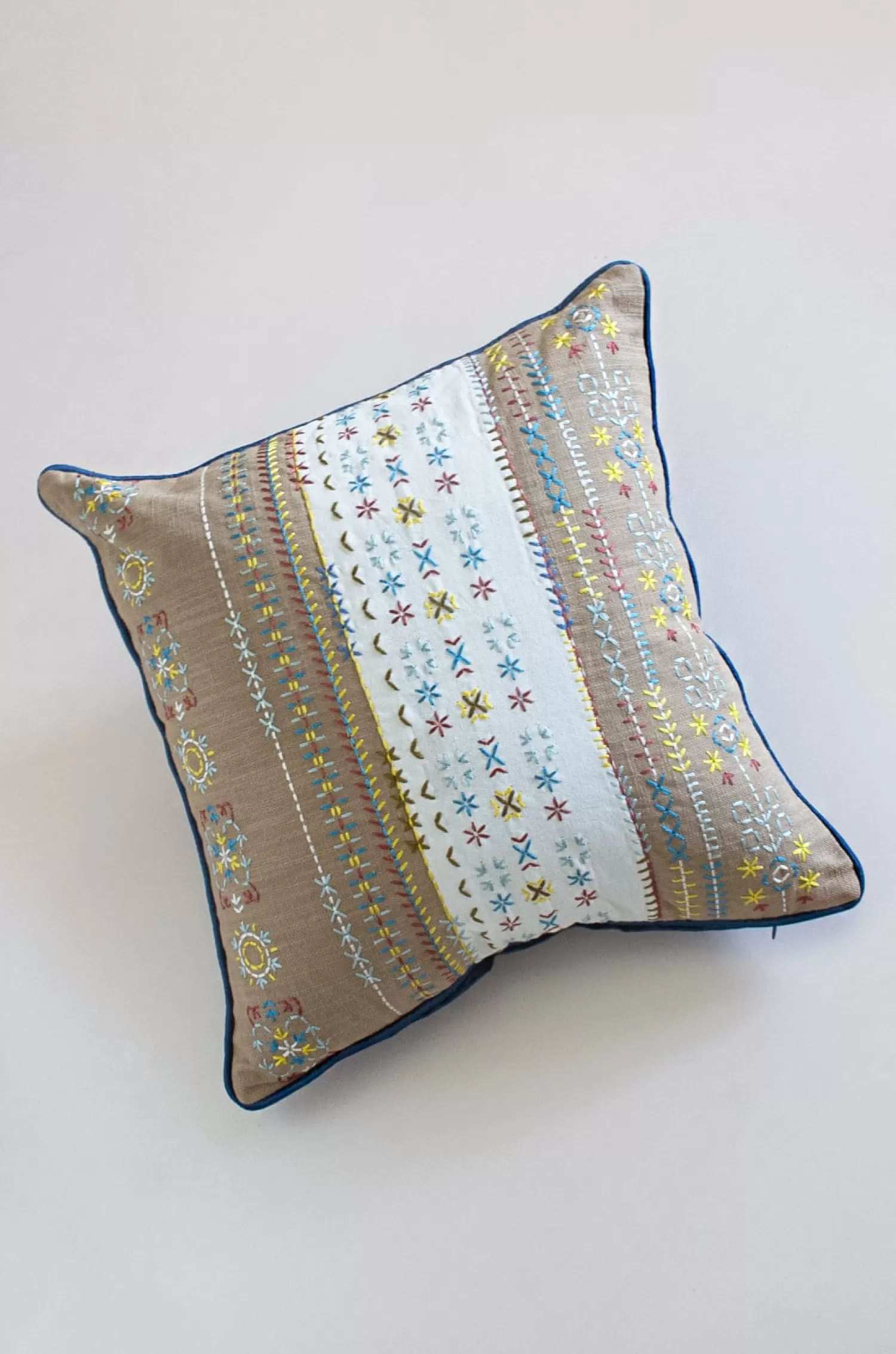 Vivsun Cushion Covers^Solana Embroidered Cushion Cover