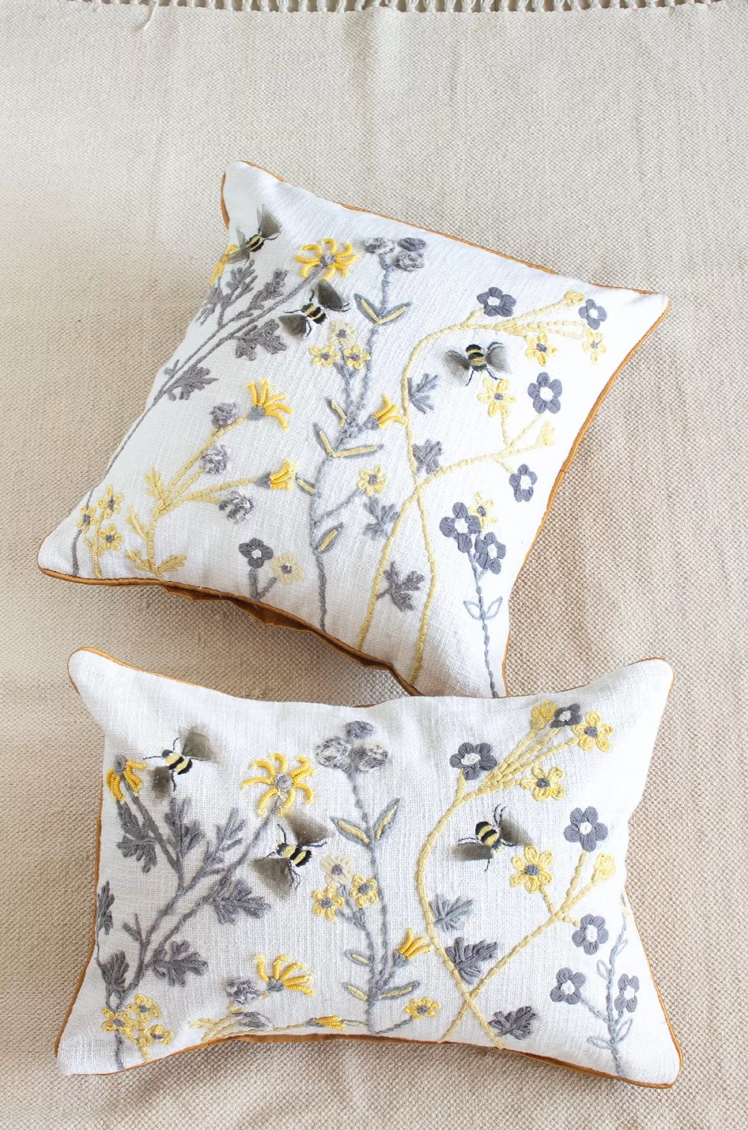 Vivsun Cushion Covers^Zoya Embroidered Cushion Cover